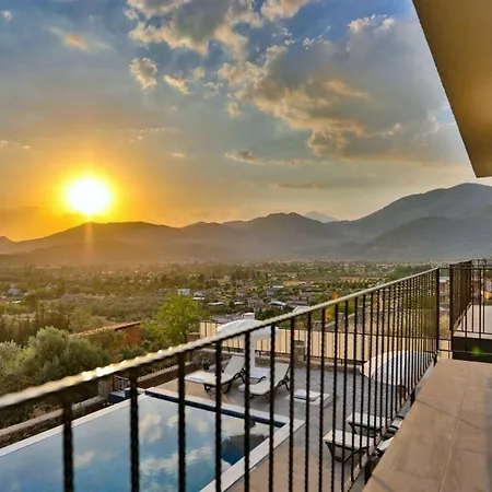 Uzumlu Village 3 Bedroom Luxury With Private Pool ヴィラ フェティエ