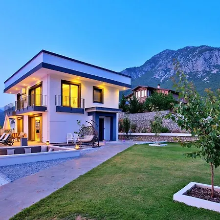 Uzumlu Village 3 Bedroom Luxury With Private Pool フェティエ
